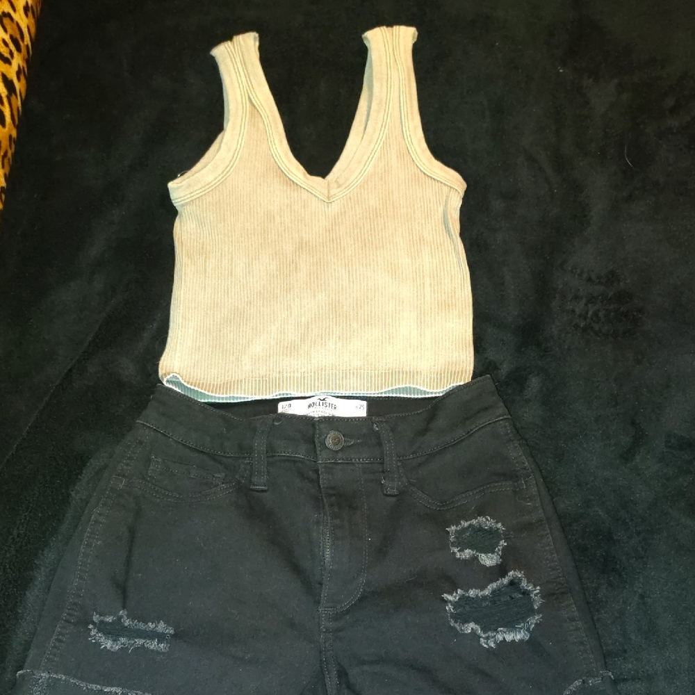 Hollister Curvy High-Rise Shorts in Black